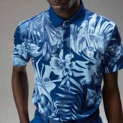 J.Lindeberg Martin Print Golf Polo Shirt -Golf Promotion Store J.Lindeberg Martin Print Regular Fit Polo GMJT07413 0470 SHLIN150 Hibiscus BlueWhite Model 2