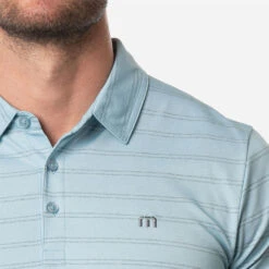 TravisMathew Tahoe Golf Polo Shirt 11 TravisMathew Tahoe Golf Polo Shirt -Golf Promotion Store Travis Mathew SS21 Tahoe Polo Shirt 1MW154 Code SHTRA034 M Heather Delphinium Model 2