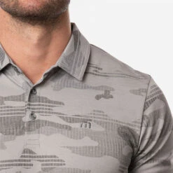 TravisMathew Skywind Golf Polo Shirt -Golf Promotion Store Travis Mathew SS21 Skywind Golf Polo Shirt 1MW510 Code SHTRA043 Heather Medium Grey model 2